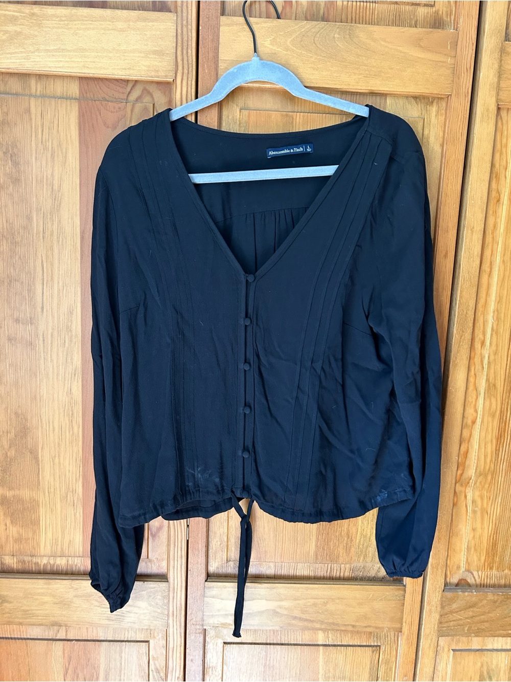 Abercrombie & Fitch Black Button-Front V-Neck Tie-Hem Blouse